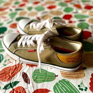 Levi’s sneakers BRAND NEW